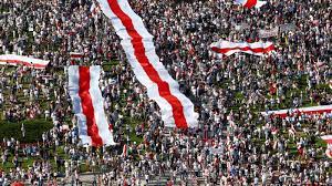 Verticaal aan de linkerkant van de vlag, de hijszijde. Protest Wit Rusland Houdt Stand Dankzij Telegram Het Lijkt Wel Een Guerrilla Nos