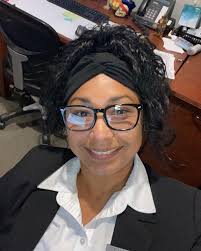 𝔔𝔲𝔢𝔢𝔫 𝔬𝔣 𝔱𝔥𝔢 𝔅𝔞𝔶,1999 Queen Samantha Carlos represented Sugar  City, Orange Walk Town. She won her district pageant in August 1999, Queen  of the Bay in September 1999, and Ms. Rainforest in