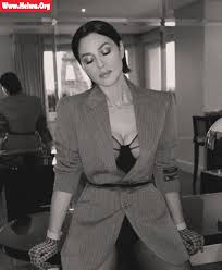 مونيكا بيلوتشي بالأبيض والأسود في أحدث جلسة تصوير لصالح مجلة L'Officiel