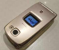 NTT docomo N902I Lavender Pink Japanese Flip phone Garakei Keitai Cell phone