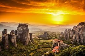 Jahrhundert, welches man auch heute noch betreten kann. Meteora Die Schwebenden Kloster In Griechenland Urlaubsguru