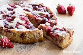 Ein traum von einem blechkuchen, schnell gebacken und delikat. Erdbeer Rhabarber Kuchen Mit Zitronen Buttermilch Boden