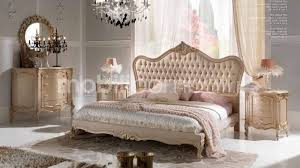 Scegli tra le soluzioni di design lago, quella più adatta per arredare la tua stanza un inno alla leggerezza per arredare la camera da letto, il luogo della casa dove i sogni prendono vita. Camera Da Letto Stile Barocco Lusso Qualita Top Solo Su Mobilibombati It