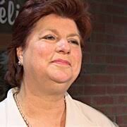 La ministre de la Famille, Nicole Léger, donne les détails des places en  garderie à 7 $ annoncées en Outaouais.