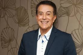 Ο δάκης μίλησε για τη μάχη με τον καρκίνο, εξήγησε γιατί δεν παντρεύτηκε ποτέ και μίλησε για τα δύσκολα παιδικά χρόνια στην αίγυπτο. Biografia Dakhs Tralala Gr