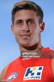 12 Photos & High Res Pictures