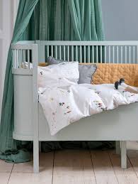 Il entoure les contours du couchage. Mettez La Chambre De Votre Enfant Au Vert Joli Place