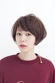 前下がりボブ 前髪あり ショート 50代 ヘアスタイル ショート 前下がりボブ 前髪あり 髪型