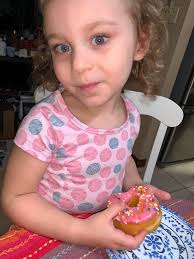 Did you know Palawan has its first and only Dunkin' Donuts drive-thru? Yup,  you read that right! A little slice of Dunkin' heaven in paradise. Located  in Junction 3, Brgy. Tiniguiban, Puerto