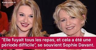 Pour promouvoir son nouveau projet, elle sait qu'elle peut même sourire éclatant, même regard pétillant, même blondeur… sur le cliché posté ce dimanche 8 novembre par sophie davant, mère et fille font. Sophie Davant Apres Son Divorce Avec Pierre Sa Fille Valentine S Est Torturee