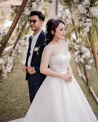 Bahkan orang tua memberikan surat pernyataan bahwa saya dicoret dari kartu keluarga dan harus mengembalikan biaya sekolah dari sd sampai perguruan tinggi sebesar rp500 juta. Direktori Wedding Vendor Gaun Pengantin Di Yogyakarta Bridestory Com