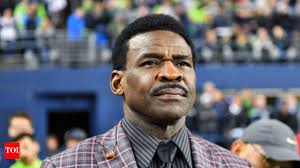 Aaron Rodgers can't play the game outside of the game good enough to keep  him in the game,” says Dallas Cowboys WR Michael Irvin