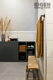 gekleurde handdoeken fleuren de badkamer op badkamer badkamer kasten badkamer geel