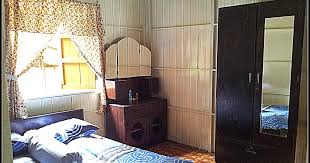 Mansion mewah drake di toronto bahkan, ukuran lapangan ini sama seperti lapangan basket asli dan dilengkapi papan nilai digital. 52 Dekorasi Bilik Rumah Kayu Percantik Hunian