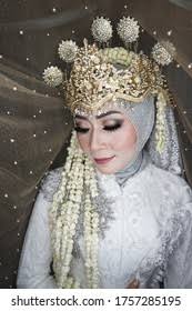 11,710 Asian Girl With Crown Images, Stock Photos, 3D objects, & Vectors