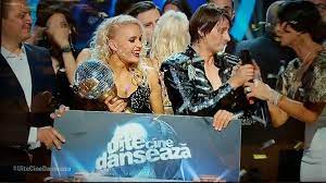 Uite cine danseaza, o supa pe care pro tv incearca sa o reincalzeasca, dar nu mai are acelasi gust, pierzand treptat in fata emisiunii chefi la cutite. Live Text Finala Uite Cine DanseazÄƒ Cine A CaÈ™tigat Uite Cine DanseazÄƒ Libertatea