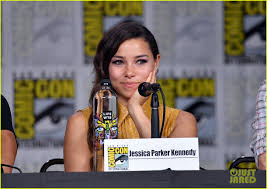 Jessica Parker Kennedy At The Theflash Comic Con Panel 2018 Jessica Parker Kennedy Chris Klein The Flash