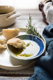 Copycat Bertucci S Dipping Oil And Rolls Recipe In 2020 Bistro Food Dinner Side Dish Recipes Dipping Oil