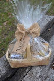 Perfect Homemade Gift Basketincludes Beeswax By Theolivercompany Decorer Boite Panier Cadeau Cadeaux Fin D Annee