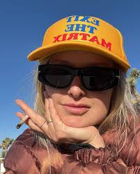 BRITTNEY CADE (@batmansmom) • Fotos y videos de Instagram