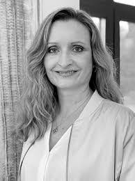 Alexandra Knoll's Instagram, Twitter & Facebook