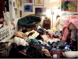 Rüyada evi dağınık görmek rüya sahibi bekarsa aile fertleriyle arasının açılacağına, aralarındaki saygılı beraberliğin ve kuvvetli bağın son bulacağına şeklinde yorumlanır. Ruyada Daginik Evi Toplamak Ruyandagor Com