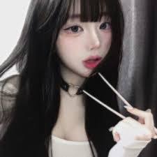 Ayako Kagami's Instagram, Twitter & Facebook