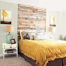 25 Diy Projects For Small Bedrooms Lit En Palette Deco Maison Tete De Lit Palette