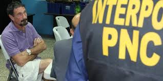 Mcafee's vermögen erreichte 2007 mit 100 millionen dollar seinen höhepunkt, bevor seine investitionen in der finanzkrise. John Mcafee In Guatemala Festgenommen Tageblatt Lu Tageblatt Lu