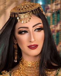 22 Likes 0 Comments بوتيك شمسه المهيري Shamsaalmehairi4 On Instagram ثوب الراقي Arabian Women Middle Eastern Jewelry Wedding Jewellery Collection
