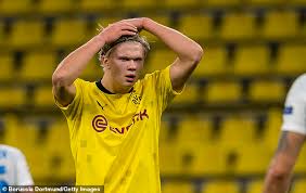 Haaland dilaporkan mengalami cedera hamstring. Dortmund Chief Hans Joachim Watzke Insists Erling Haaland Doesn T Have A Release Clause For 2021 Internewscast