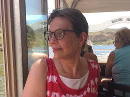 Ellen Stump's Instagram, Twitter & Facebook