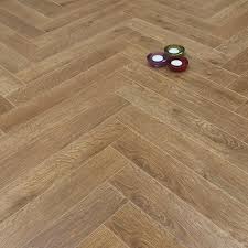 Out Of All Of The Flooring Types On The Market Parquet Is Considered The Most Elegant And Luxuriou Natural Oak Flooring Flooring Herringbone Laminate Flooring