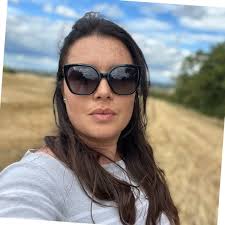 Danielle Gillett's Instagram, Twitter & Facebook