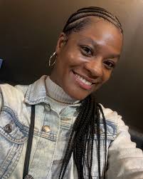 Leona Jones's Instagram, Twitter & Facebook