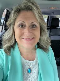 Loving my beautiful new necklace!! Thank you Lauryn! 🦋