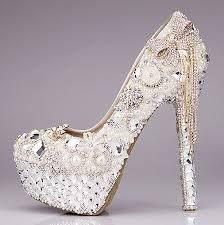 Découvrez la toute dernière collection de chaussures de travail, y compris des talons, des compensées et des sandales de différents styles chez asos. Pin On Chaussure Mariage