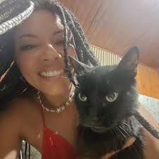 Volta o cão arrependido;🐩 Com suas orelhas tão fartas;🐶 Com o osso  ruído;🦴 E com o rabo entre as patas.🐾”