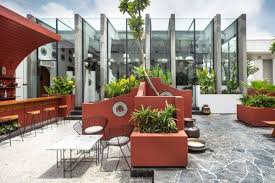 Edoardo Tresoldi Creates A Ghostly Garden From Wire Mesh In Abu Dhabi Urdesignmag Architecture Outdoor Outdoor Bar