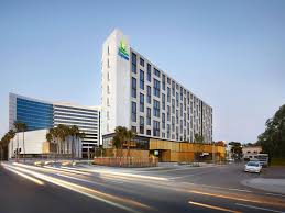 Sydney airport ceo geoff culbert and his team have spent the past few days meeting with the company's institutional investors. Hotel In Mascot New South Wales Holiday Inn Express Sydney Airport