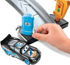 Start by filling mcqueen with fuel so he can make it through the wash. Disney Pixar Cars Color Change Dinoco Car Wash Playset Toys R Us Canada