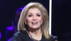 La sua voce unica le è valsa il soprannome di aquila di. Avete Visto Dove Vive Iva Zanicchi Una Villetta Nel Verde Della Brianza Piena Di Ricordi Video