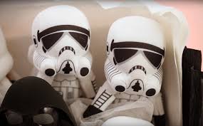 Chapel of the flowers has some ideas. Forget Flowers There S A Star Wars Bouquet For Valentine S Day Bored Panda