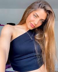 Amanda Lappin's Instagram, Twitter & Facebook