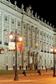 Alquiler De Coches Disponible En Todo El Mundo Para Viajeros De Negocios Y De Placer Spain Travel Wonders Of The World Madrid Spain