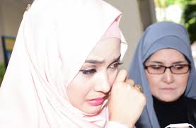 Tindakan isteri penyanyi hafiz hamidun, joy revfa mendedahkan aib suami dan kisah rumah tangganya di laman sosial dilihat ramai sebagai keterlaluan. Konflik Hafiz Hamidun Dan Joy Revfa Bukti Betapa Pentingnya Daftar Nikah Dan Cerai