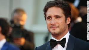 Pues total que diego boneta sí regresará como luis miguel para la segunda temporada de la serie y así pues, nuevas escenas filtradas de la producción revelan a un boneta con panchita, papada y. Diego Boneta Y Su Contundente Mensaje A Los Mexicanos Cnn Video