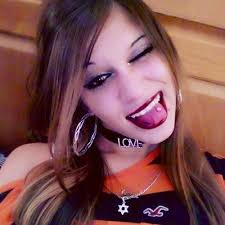 Stephanie Meadows (@Luv12Ginseng)