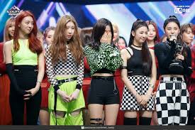 Itzy First Win Itzt Chaeryeong Lia Ryujin Yeji Yuna Itzy South Korean Girls Countdown