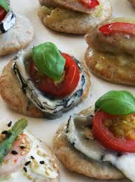 Le Petit Mas Recettes De Fleurs D Ail Et Ail Du Quebec In 2020 Caprese Salad Food Caprese